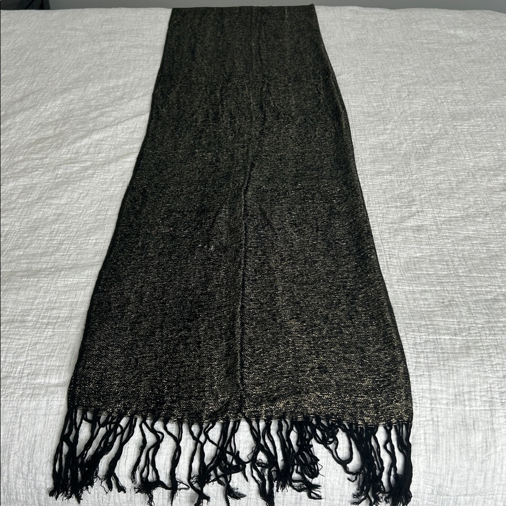 Beautiful sparkly scarf - Picture 2 of 7
